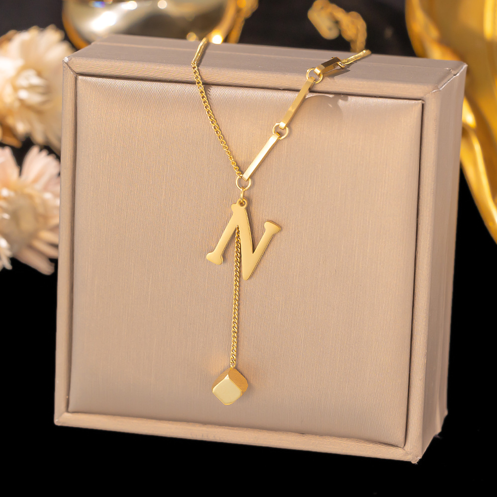 Collar con colgante de acero inoxidable con letra inicial para mujer, cadena de Color dorado a la , collares de clavícula con alfabeto de A-Z, de joyería