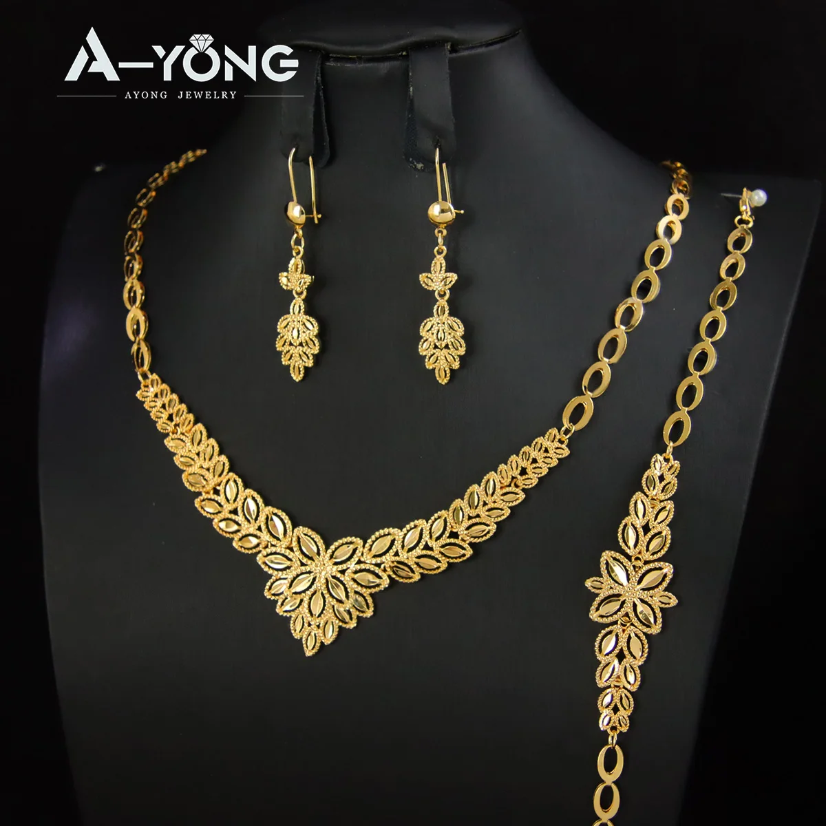 Luxe Dubai Bruiloft Sieraden Set 21K Vergulde Arabische Bruids Gouden Ketting Armband Oorbellen Braziliaanse Vrouwen Vintage Jewelrys