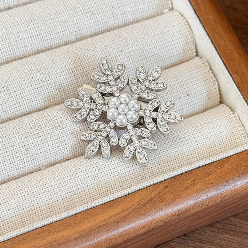 Christmas Rhinestones Snowflake Hair Clips Winter Pearl Crystal Metal Hair Pins For Woman Girls Sweet Barrettes: Red