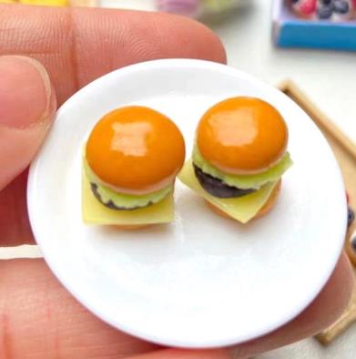 1:12 Miniature Hamburger Mini Fruit Salad Pretend Food for Blyth Barbies OB11 BJD Doll House Kitchen Play Toys Accessories: 1 set hamburger