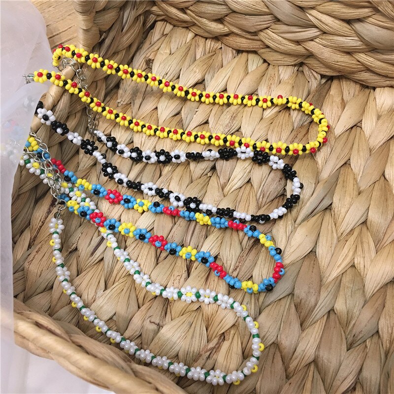 HangZhi Daisy Beaded Choker Necklace - Handmade Acrylic Flower Boho Jewelry for Women