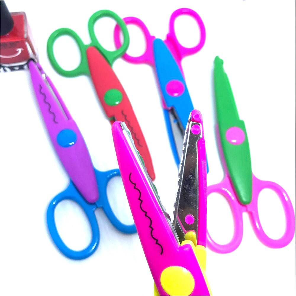 Tijeras de encaje de Metal y plástico para Scrapbooking, tijeras de colores para fotos, decoración de diario de encaje de papel con 5 Patrones, 1 Uds.