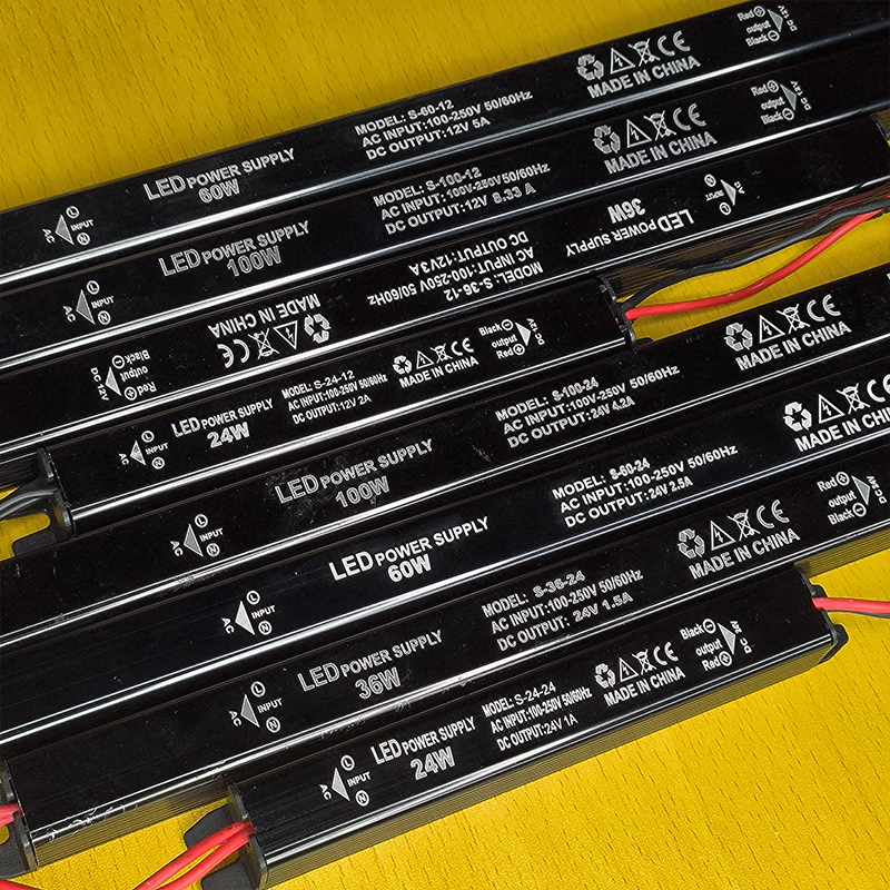 DC 24V 12V LED fuente de alimentación delgada iluminación 1/2/Uds transformador AC120-240V 24W 36W 60W 100W para adaptador de controlador de luz LED: 230 V / 1 W / 9A