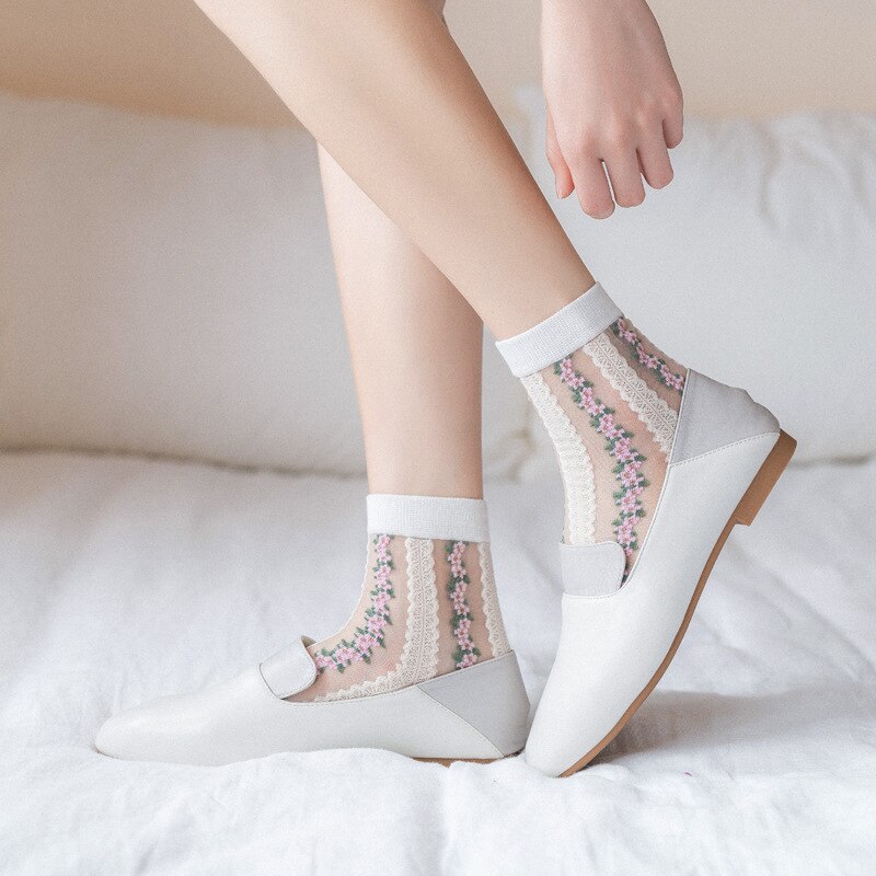 Damstrumpor blommiga strumpor för kvinnliga broderier genomskinliga tjejer svart patchwork sox fräsch färg damstrumpor