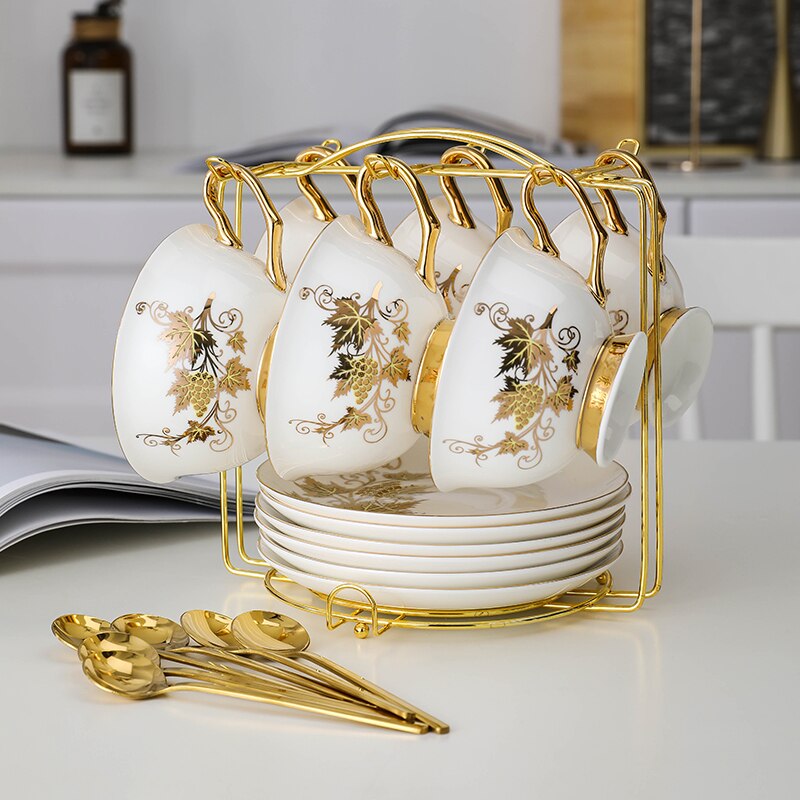 Europæisk keramisk tekop sæt guldkant royal luksus hvid kaffekop underkop sæt vintage bryllup xicara køkkenartikler  eb50bd