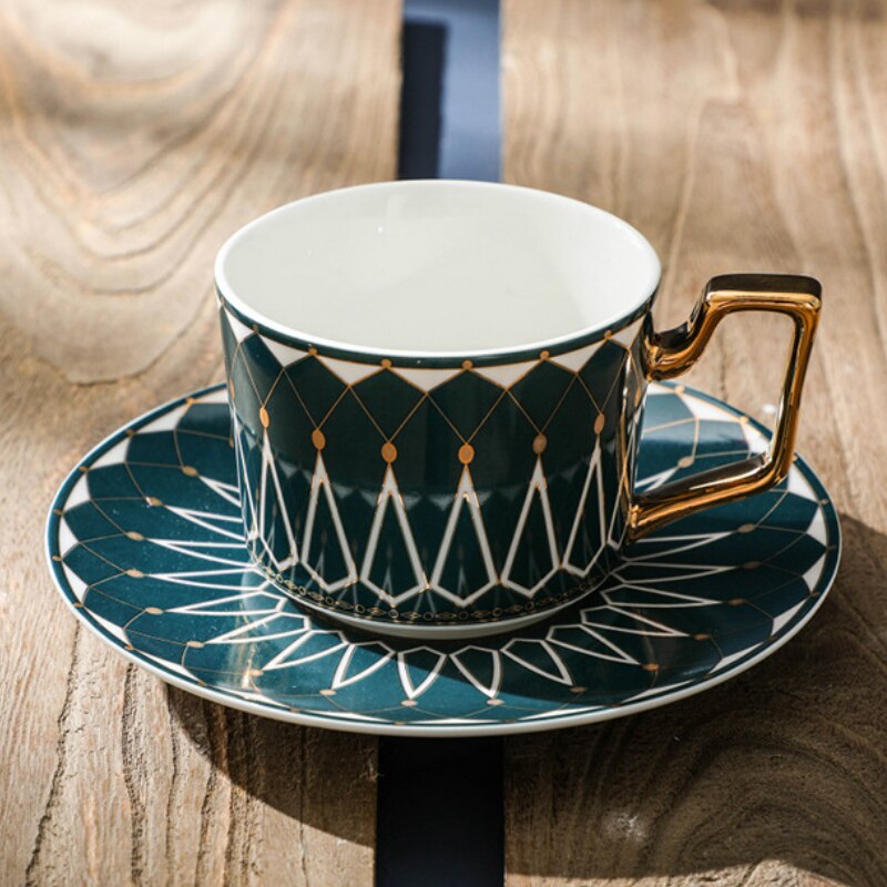 Roligt brinnande mönster lyxig porslin kopp och fat keramik enkla teserviser moderna kaffekoppar tazas para café köksutrustning