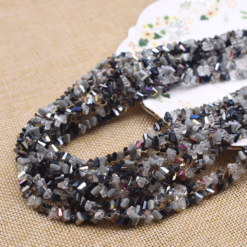 6mm blandede farver facetslebne trekantede glasperler løse spacer glasperler til smykkefremstilling af øreringe gør-det-selv