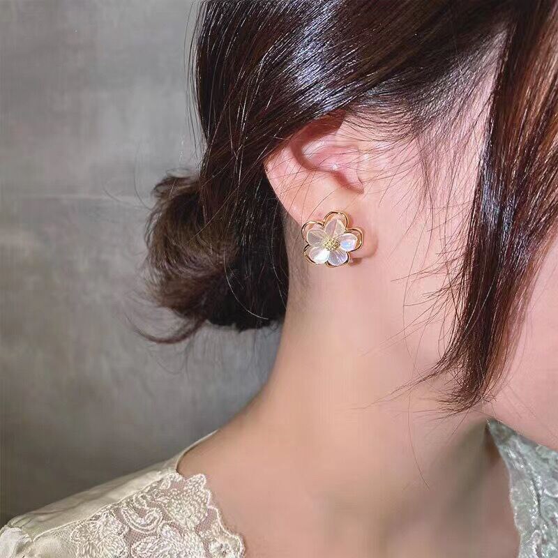 Coreano Nuovo Semplice Ed Elegante Borsette Fiore Orecchini con Perno per Le Donne affrescare Cavità Del Metallo Del Fiore Studenti di Vacanza Del Partito Gioielli Regali