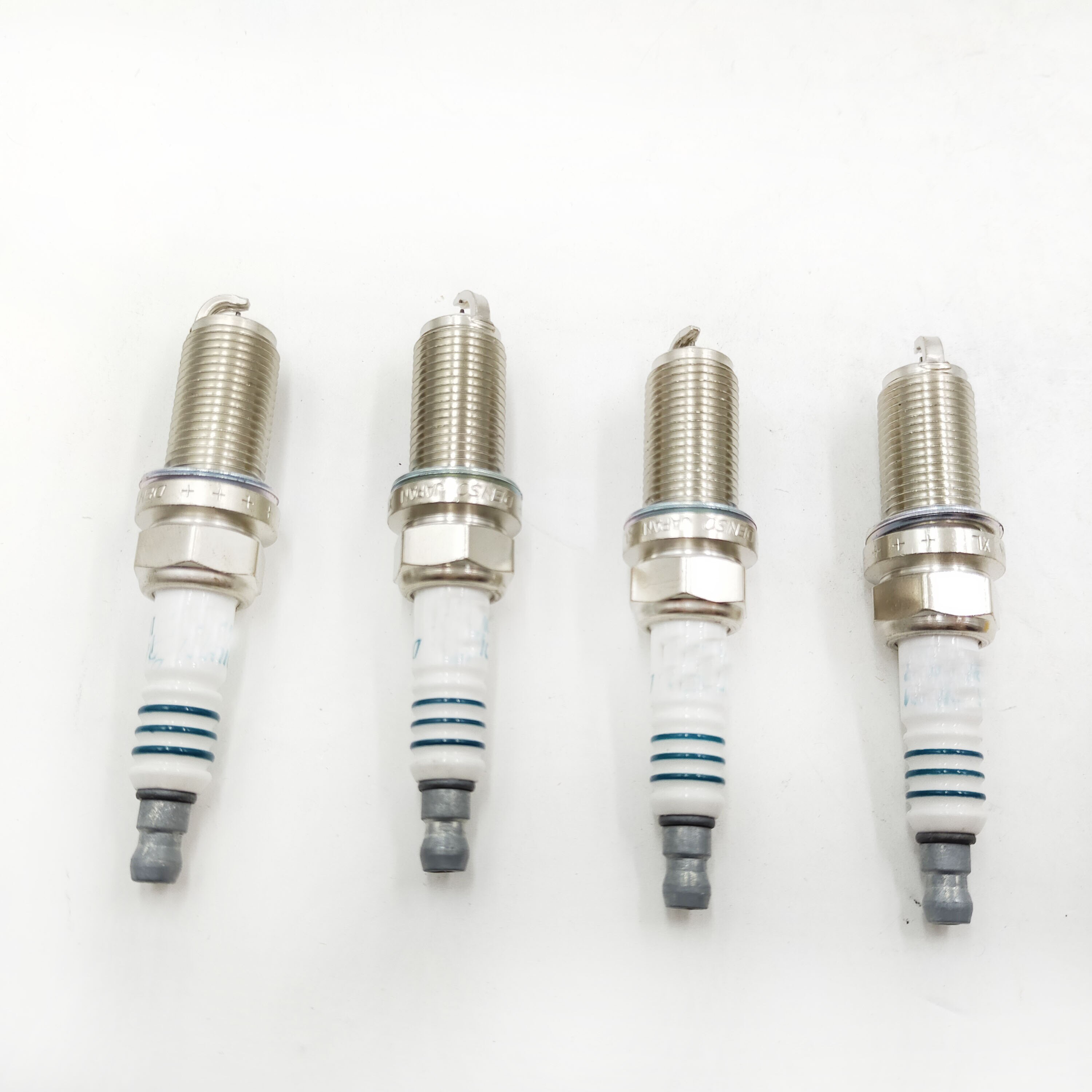 4 pieces / batch IKH20 5344 spark plug auto parts spark plug