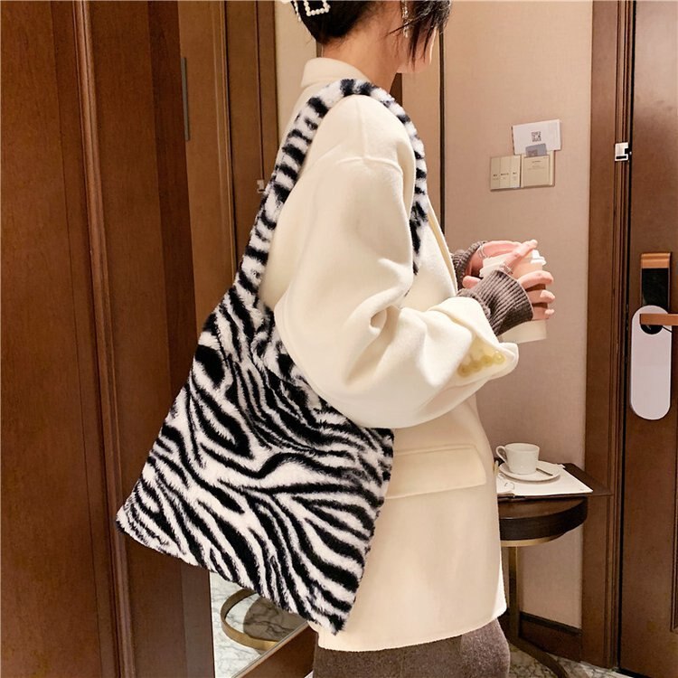 Bolsos grandes peludos de invierno para mujer, bandolera de hombro con patrón de vaca a la , de felpa suave, de viaje, informal: Zebra L