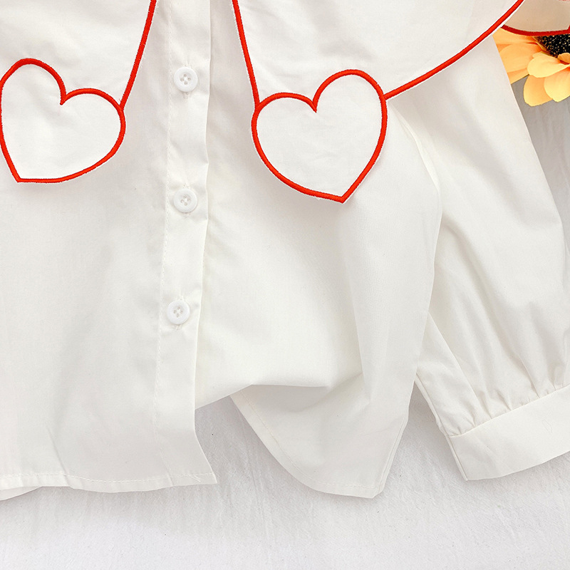 Blusa blanca con bordado de corazón para niños, ropa básica ancha con cuello vuelto, 2 años