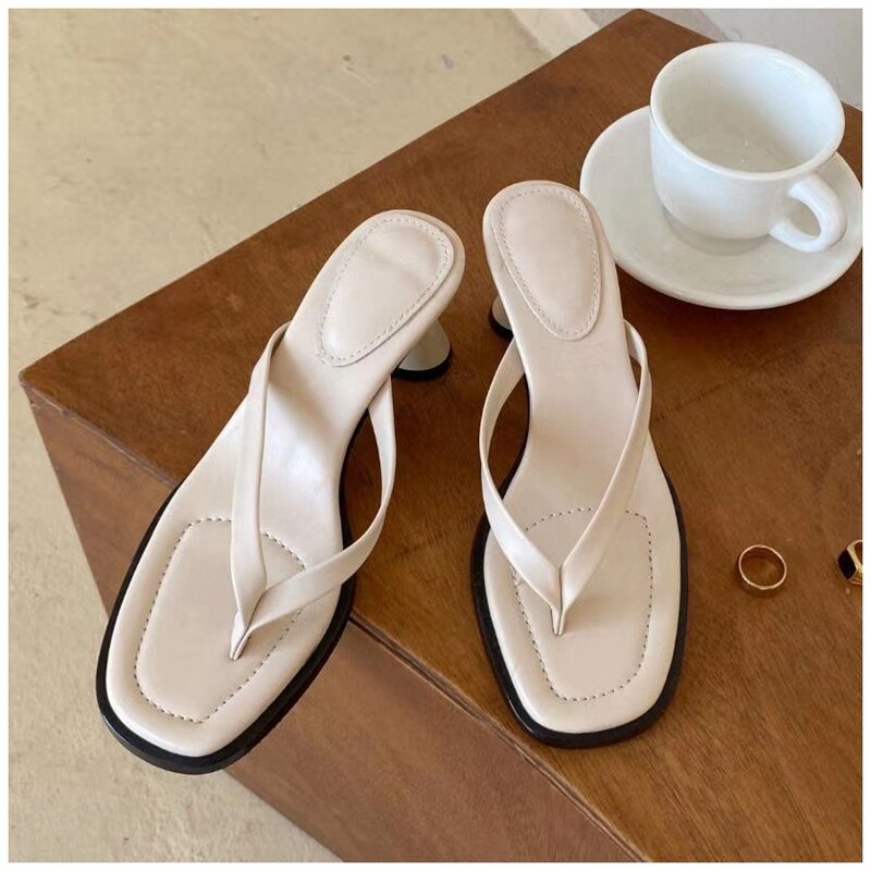 Suojialun sommar kvinnor smalband flip flop högklackat tofflor kvinnliga peep toe sandaler för klänning skor tofflor: Beige / 36