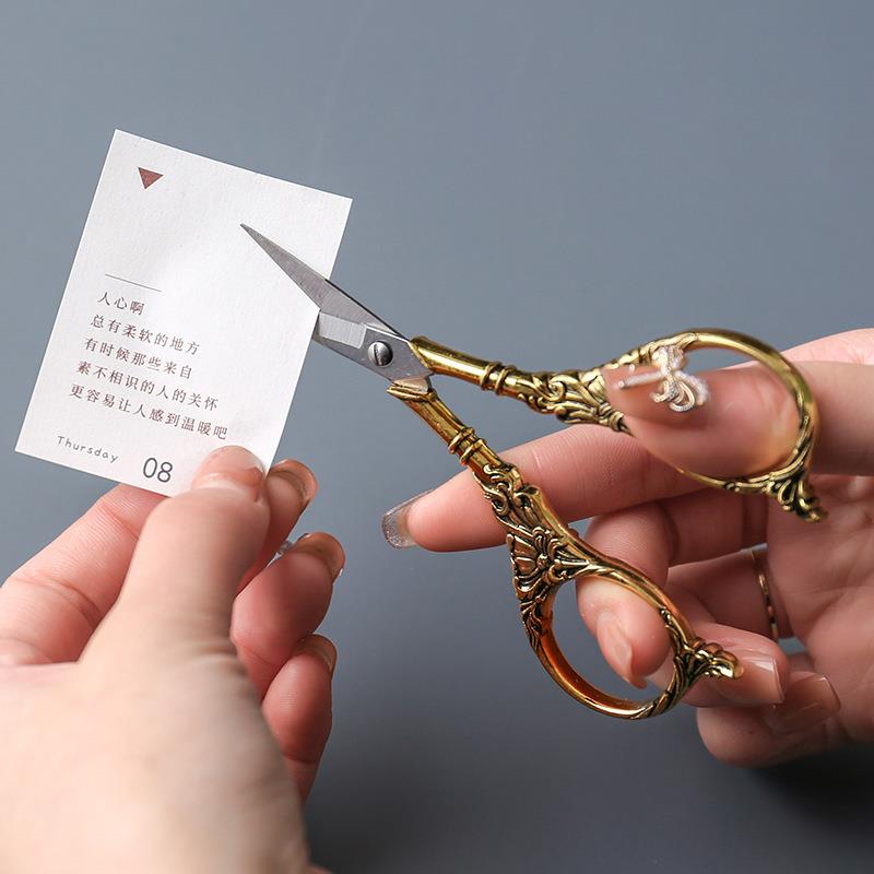 Lilie aufbringen Europäischen retro Professionelle NäHenne Schere NäHenne Liefert Goldene Schere Mini Antike Schere Für Stoff