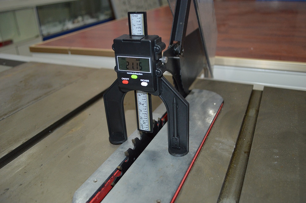 Digital Depth Gauge Digital Tread Depth Gauge LCD Magnetic Self Standing Aperture 80mm Hand Routers