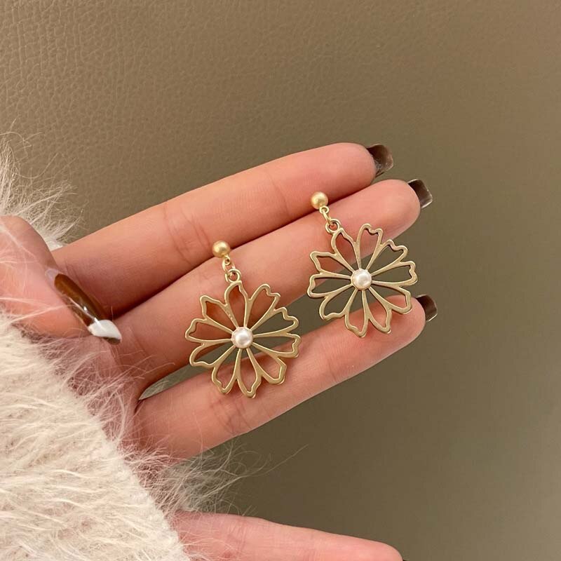 temperament dziurawy płatek kwiatu kolczyki klipsy złoty kolor proste duże kwiatowe nausznice dla kobiet bez przekłuwania uszu biżuteria ucha