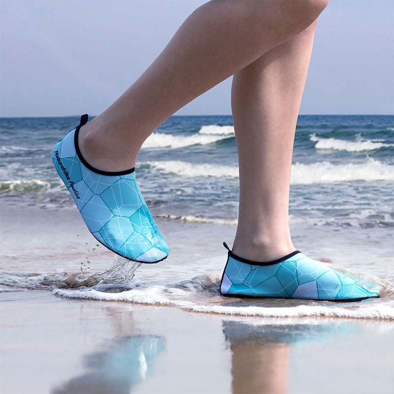 Naturehike Outdoor Swimming Ultralight Elastic Water Shoes Aqua Socks Beach Shoes For Man and Woman NH18S001-X