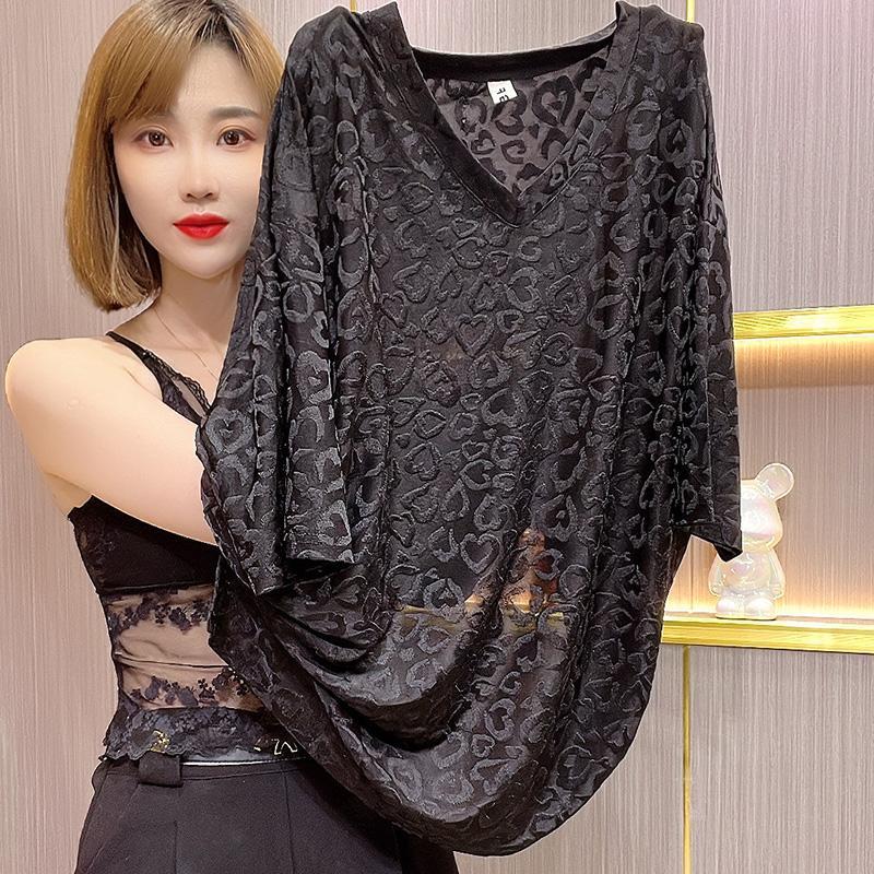 2023 Zomer Mode V-Hals Jacquard Geweven T-Shirts Met Korte Mouwen Dames Losse Casual Doorlatende Halflange Pullovers