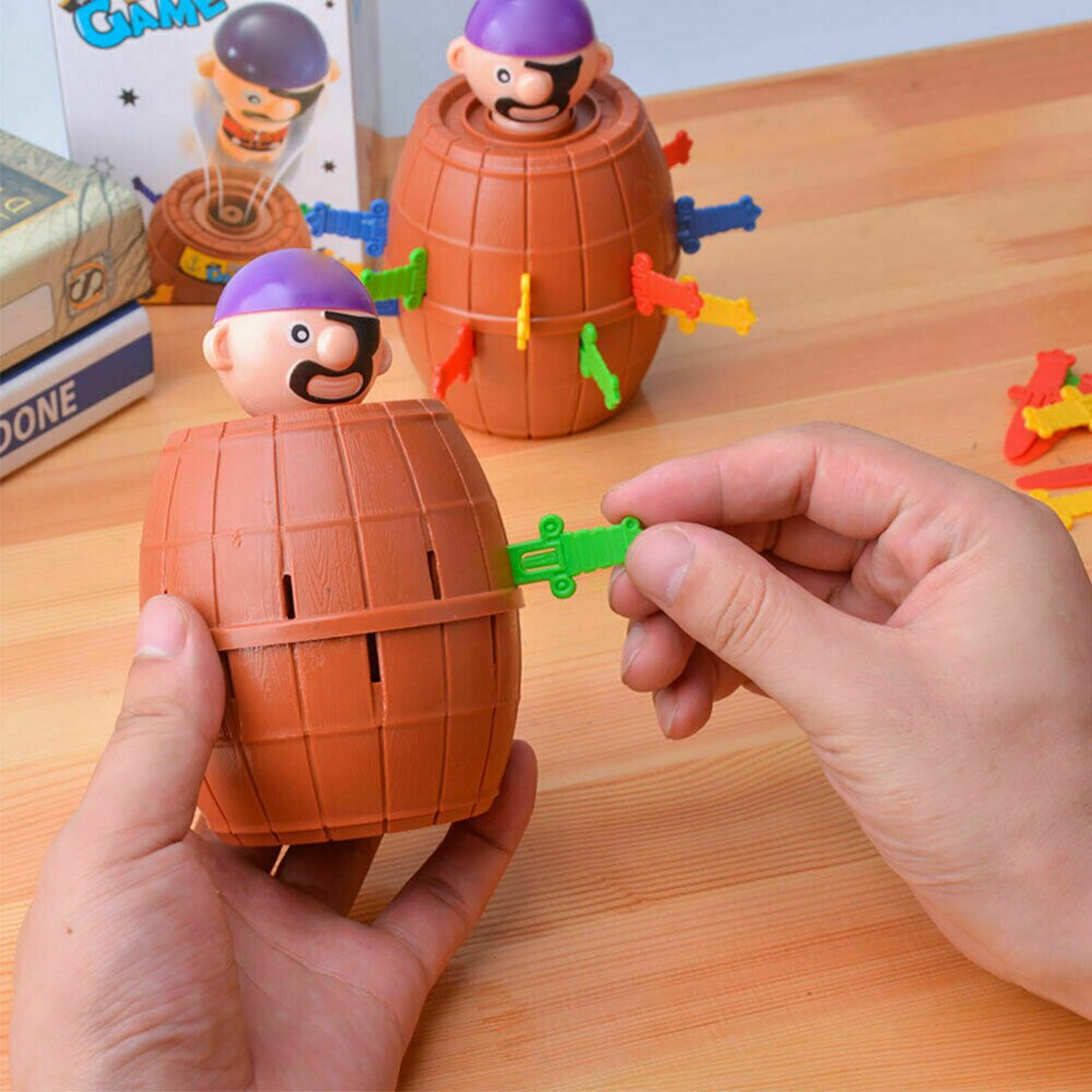 Kinder Lustige Spielzeug Pirate Barrel Neuheit Spiel Spielzeug für Kinder Glück Stab Pop Up Spielzeug Party Spiel Pirate Eimer Kunststoff spielzeug Für Kind
