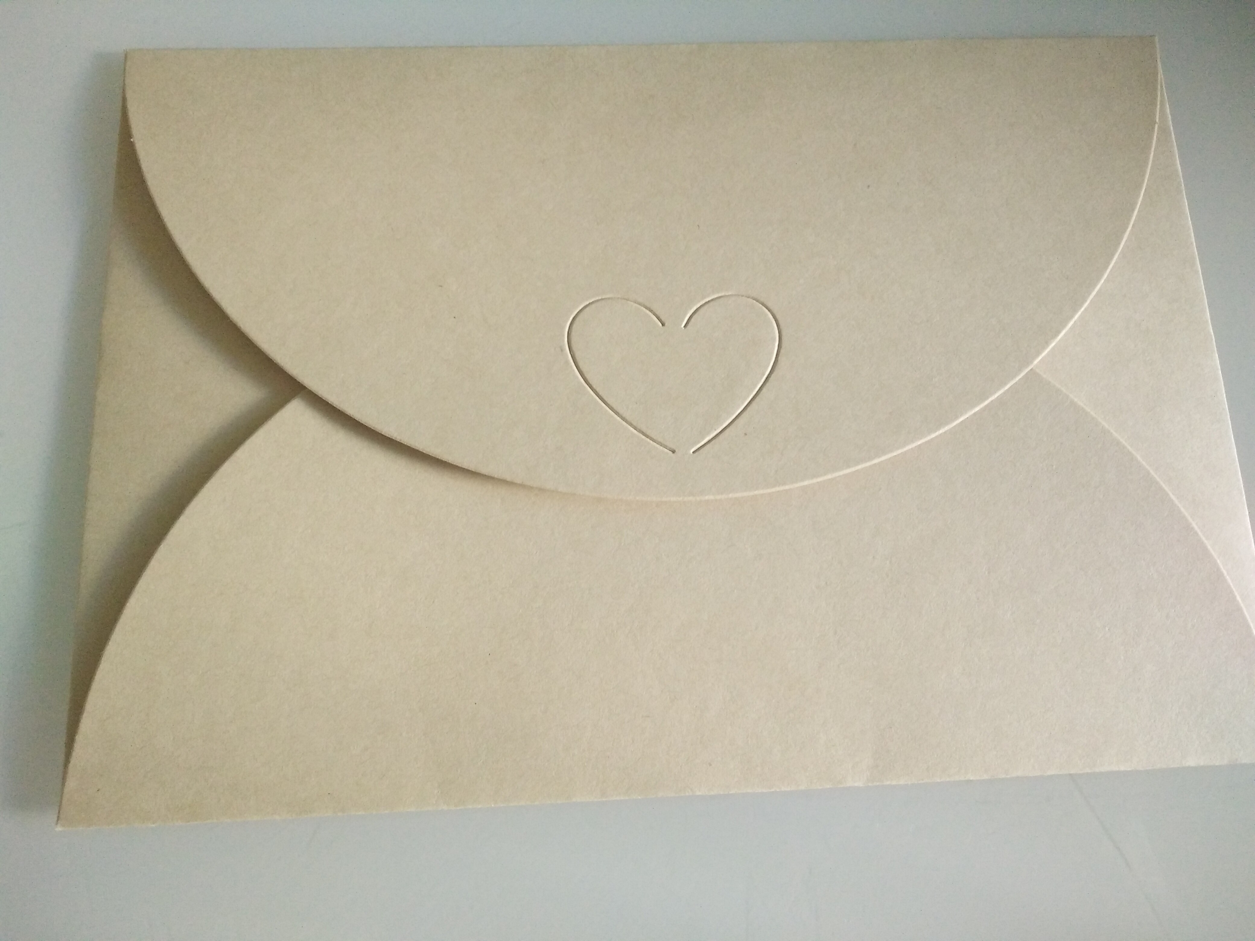 Free 5X Love heart Buckle Pearl Envelopes Wedding Invitations Year Greeting Cards Christmas Cards 19.5x13.5cm