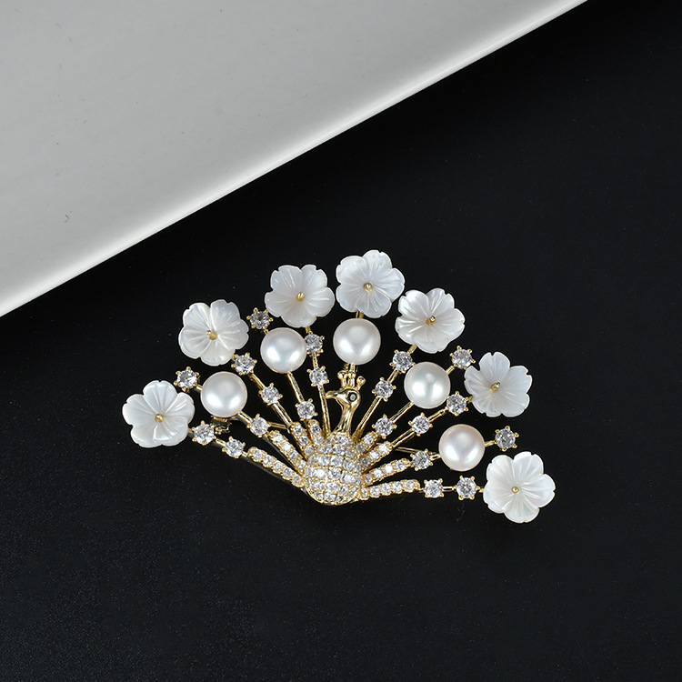 Leichte luxus-schmuckstücke aus österreichischem kristall, perlenbroschen, bekleidungsaccessoires, temperamentvolle pfauen-hochzeitsbroschen: Rosa