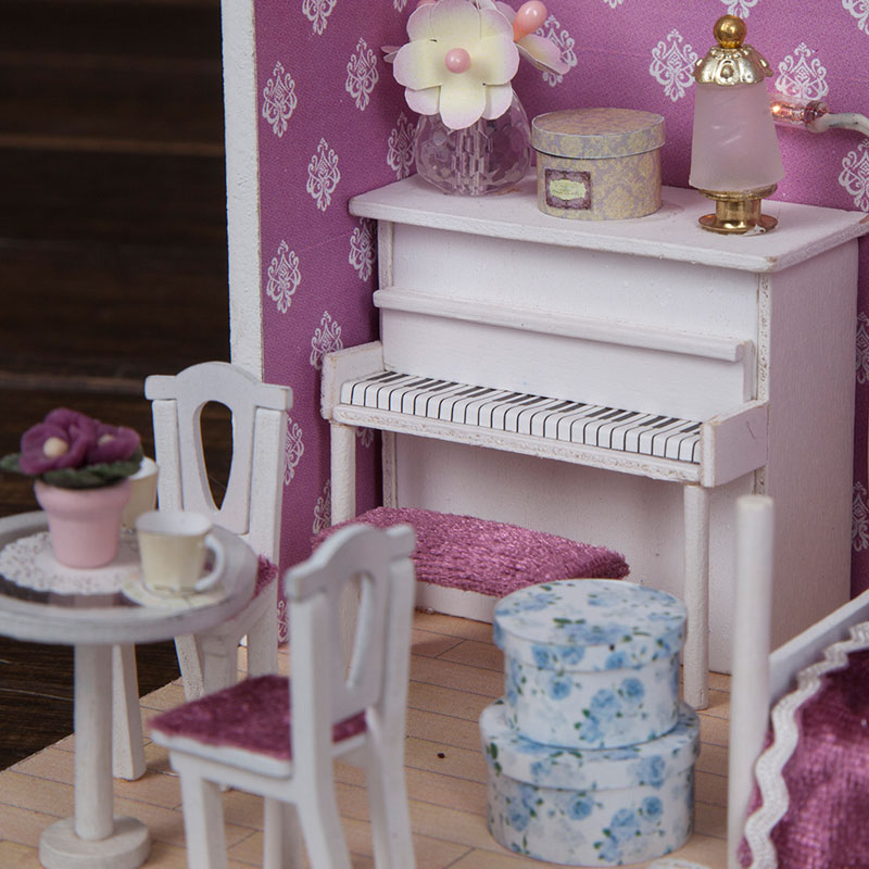 Iie luo nukketalo  q008 queen's dream miniatrue diy setti valoilla ja pölysuojalla