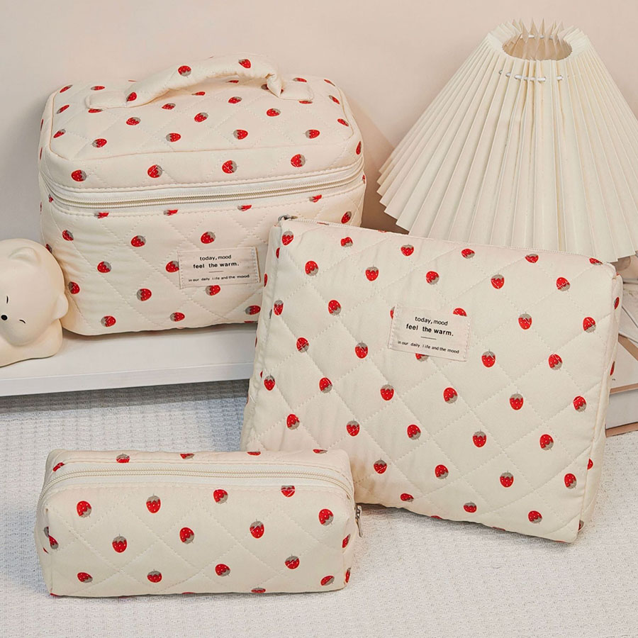 strawberry Makeup Bag Women's Cosmetic Bags Portable Cute Cosmetic Travel Storage Pouch Handbag Cotton Quilted Zipper Pu