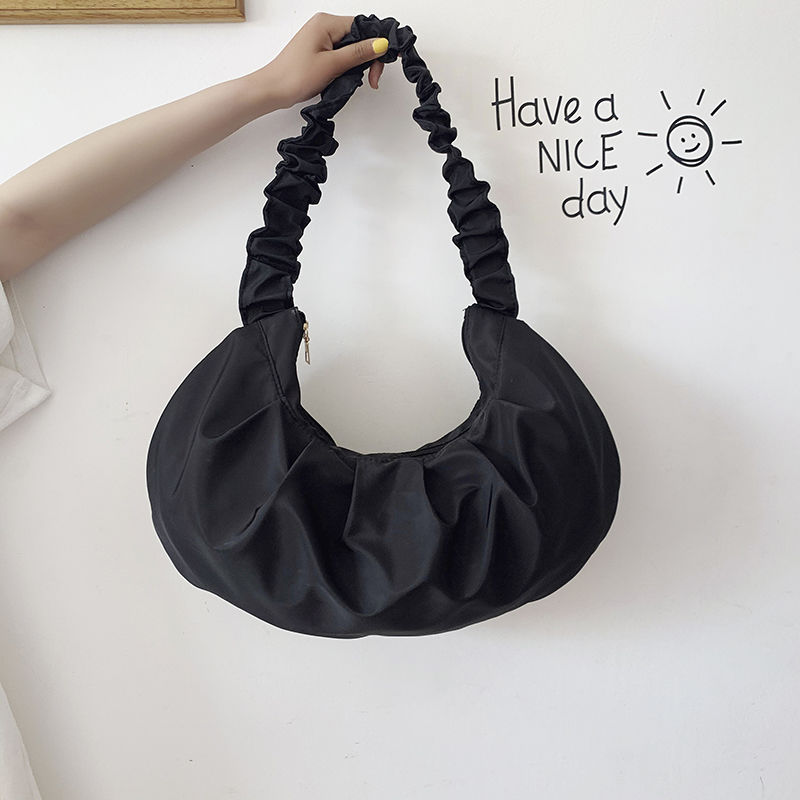 Nylon ruched damer stor hobos handväska för resor kvinnor underarm axelväskor stor kapacitet kvinnlig armnpit shoppingväska: Svart