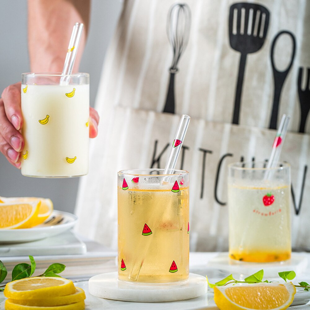 Vaso de vidrio borosilicato resistente al calor para jugo de fruta y leche, taza de almacenamiento de agua con pajita para el hogar y la Oficina (estilo de estampado de fresa