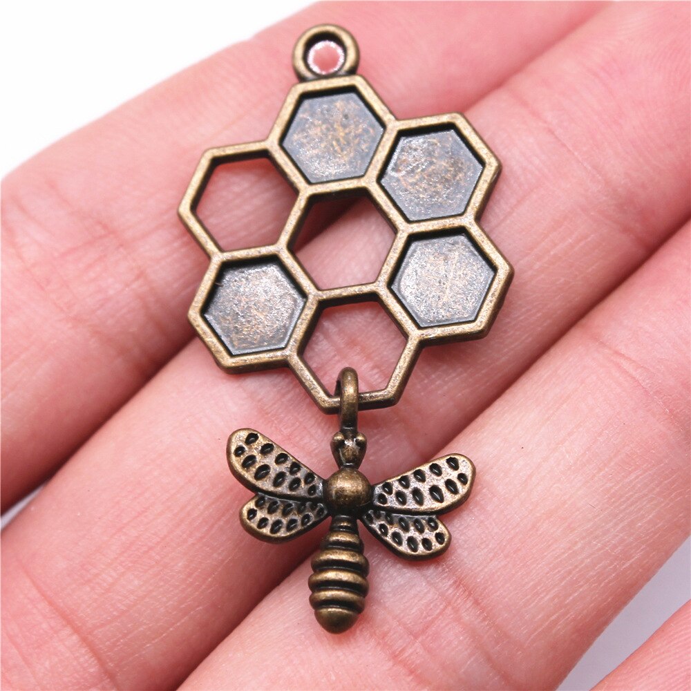 Dijes de abeja, Hornet de miel, Bronce Antiguo, colgantes de Color plateado, hallazgos de fabricación DIY, artesanía hecha a mano, 10 piezas