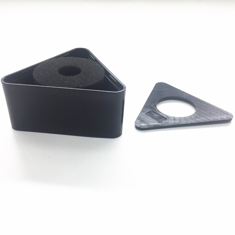 Schwarz-weißes loch, dreieckiges mikrofon, mikrofon für tv-interviews, logo, flagge, station, diy