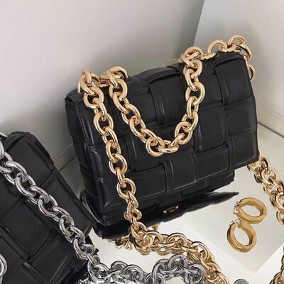 Borsa a tracolla a catena in metallo spesso donna nuovo Designer tessuto morbido quadrato borse a tracolla borsa di personalità della moda femminile di alta qualità: black gold chain