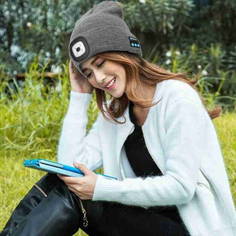 Bonnet tricoté avec lumière écouteur bluetooth chapeau avec LED en plein air alpinisme lumière lumineuse chapeau LED LED V7V1