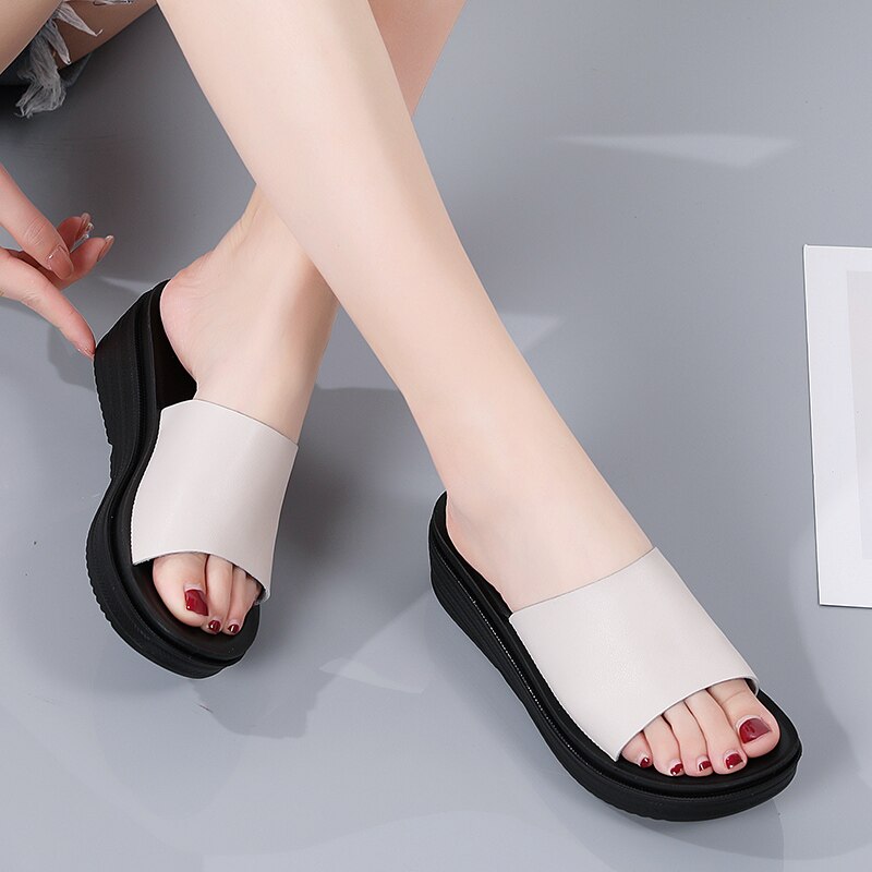 Klapki damskie palec u nogi skórzane platformy damskie buty letnie 2022 moda grube dno sandały damskie damskie antypoślizgowe klapki