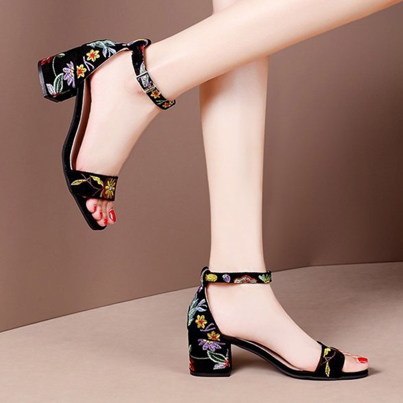 Plus størrelse 41 sommer kvinder sandaler broderer ankelrem sandal høje hæle kjole sko blomst damesko sandalias mujer