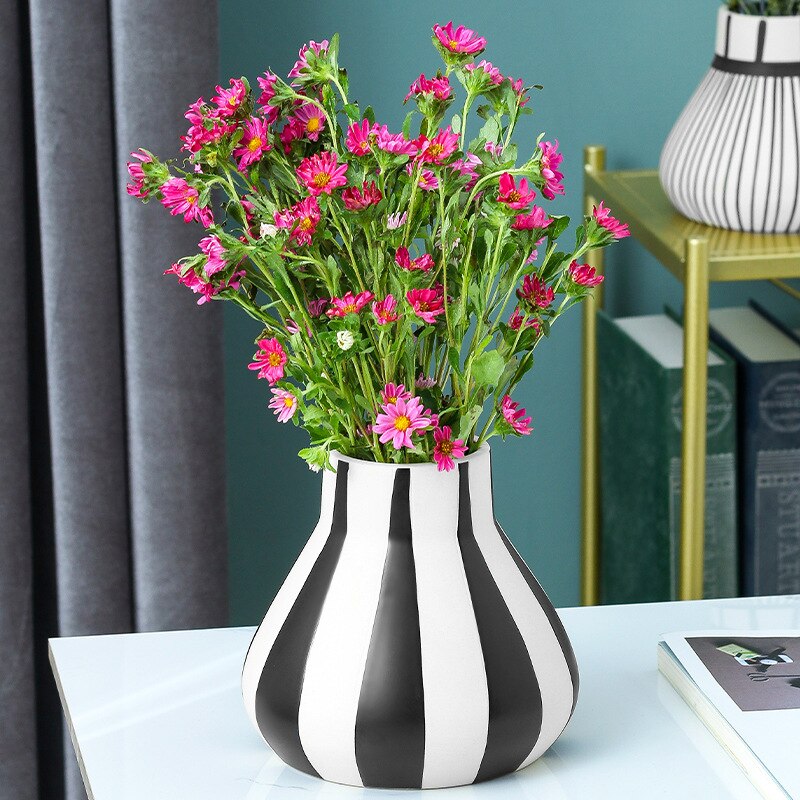 Vase minimalistiske sort / hvide geometriske stribede keramiske vaser