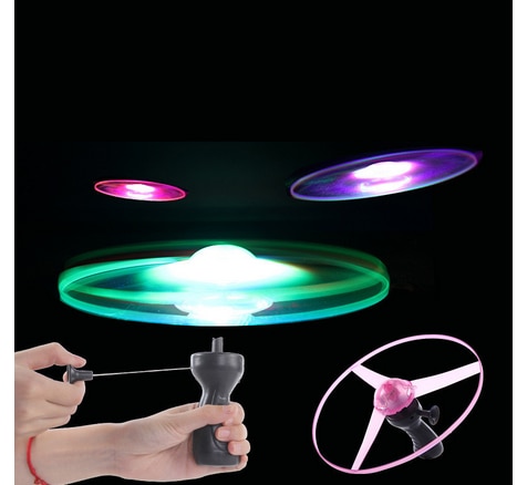 1 pz vendita calda divertimento sport all&#39;aria aperta Pull Line piattino giocattoli illuminazione a LED UFO interazione genitore-figlio creativo Spin-off dischi volanti