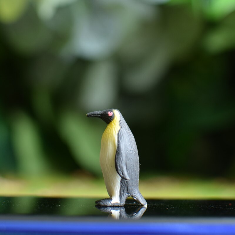 Miniatuur Oceanen Diermodel Schildpad Alligator Walvis Haai Dolfijn Pinguïn Clownfish Kikker Zee Wereld Mini Figurine Decor Speelgoed: Mother penguin