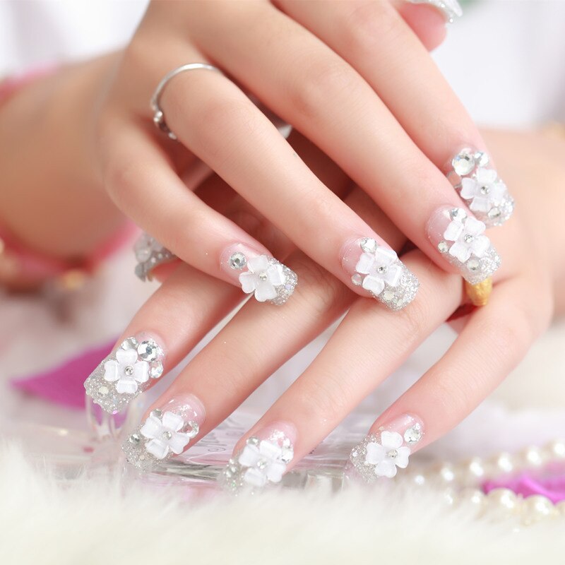 24Pcs Silver glitter diamond flower Valse Nagels Afgewerkt Korte Volledige Cover Nail Tips Druk op Nail Kunstmatige Nep nagels