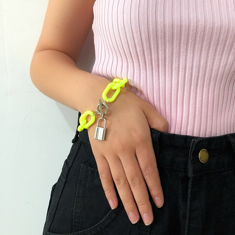 Hangzhi Europese En Amerikaanse Veelzijdige Creatieve Fluorescerende Punk Dikke Ketting Lock-Vormige Acryl Metalen Armband Voor Vrouwen: 2