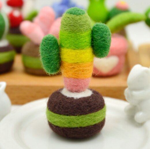 Succulent plants wool needlepoint kit wool felt needle felting pendant craft needlecraft DIY handmade: Light Green