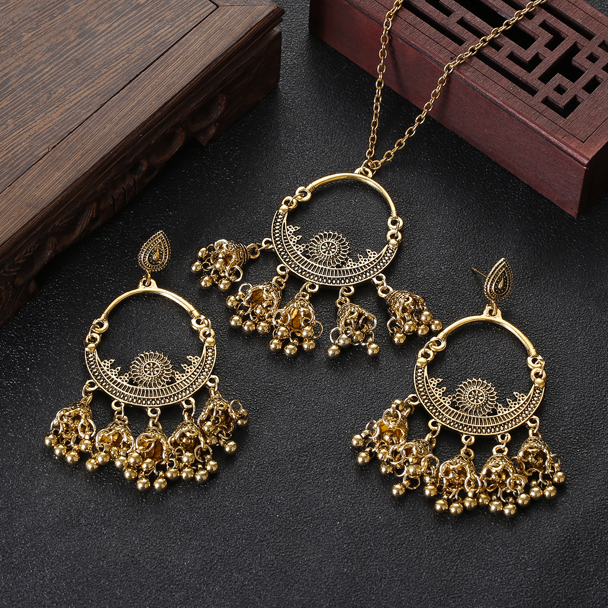Luxury Retro Indian Jewelry Set Earring/Necklace Bijoux Wedding Jewelry Hangers Ethnic Carved Jhumka Earrings: Pink