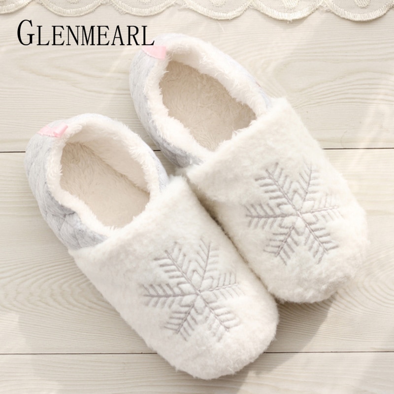 Kobiety kapcie zimowe ciepłe futro Inoor buty płaskie przytulne miękkie domowe kapcie kobieta śnieżynka białe antypoślizgowe kobiece suwaki prezent DE