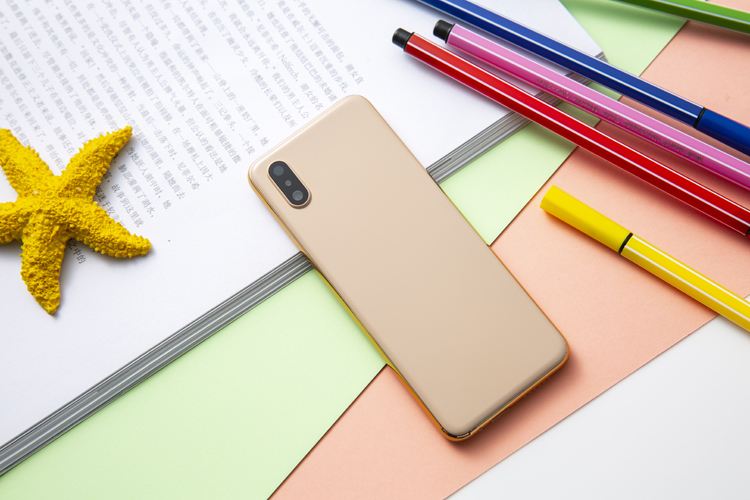 !  i8 mini-kaart mobiele telefoon draagbaar ultradun klein geen netwerk student stoppen met internetverslaving back-up mobiele telefoon: Standaard / Goud