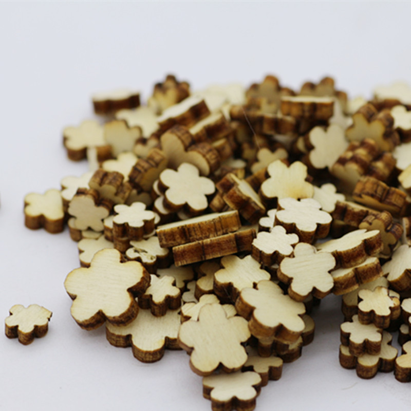 50pcs Wooden Flowers for Crafts Unfinished Wood Cutouts Wood Shapes Slices for DIY Wedding Birthday Party Favors Centerpieces