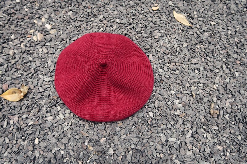 [eam] forår sommer ensfarvet rund kuppel temperament tyk varm strikhue kvinder tidevand all-match  oa713: Rød