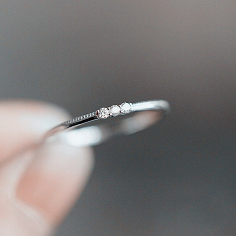 ZHOUYANG Zarte Ringe Für Frauen Mini Zirkonia Licht Gelb Gold Silber Farbe Dünne Finger Ring Schmuck KBR005