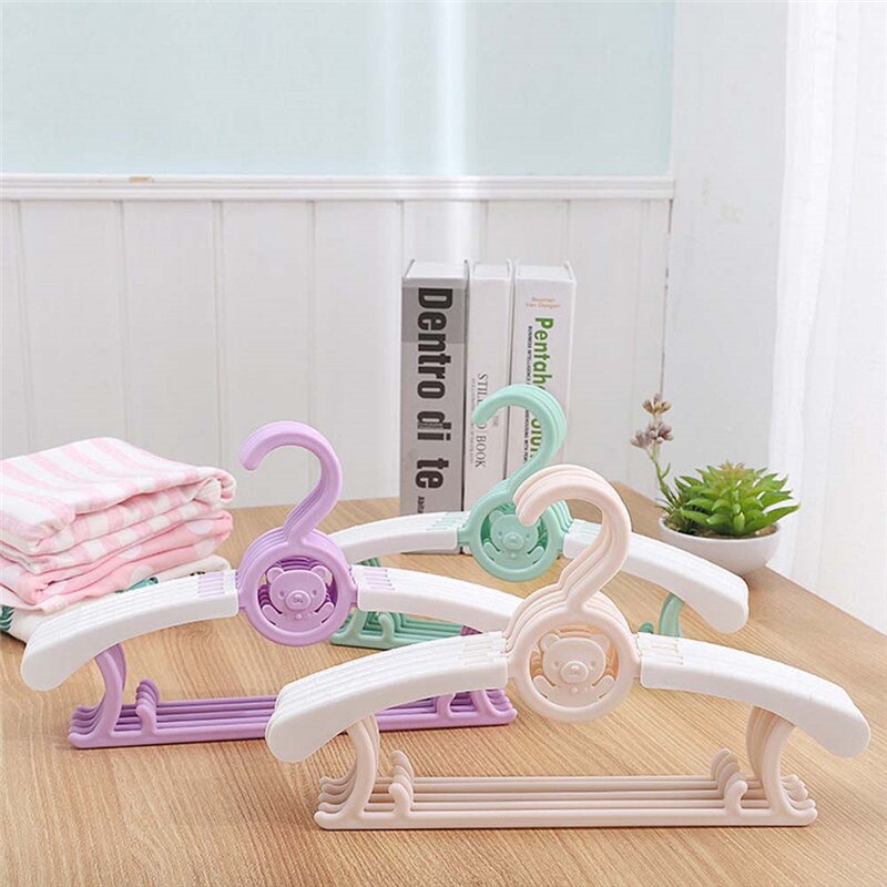 Perchas de plástico con dibujos animados para ropa de bebé, 8 colores, estantes de Secado al aire libre reutilizables para niños, organizador de abrigos de ropa