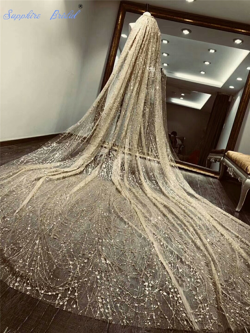 Saffier bruidsfoto's gouden sluier bling bling kant glanzende lange kathedraallengte bruidssluier luxe bruidssluier