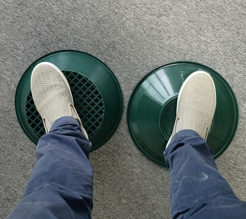 Washing, gold panning machine, screen, mining screen, metal detection tools, green plastic bowl.gold pan