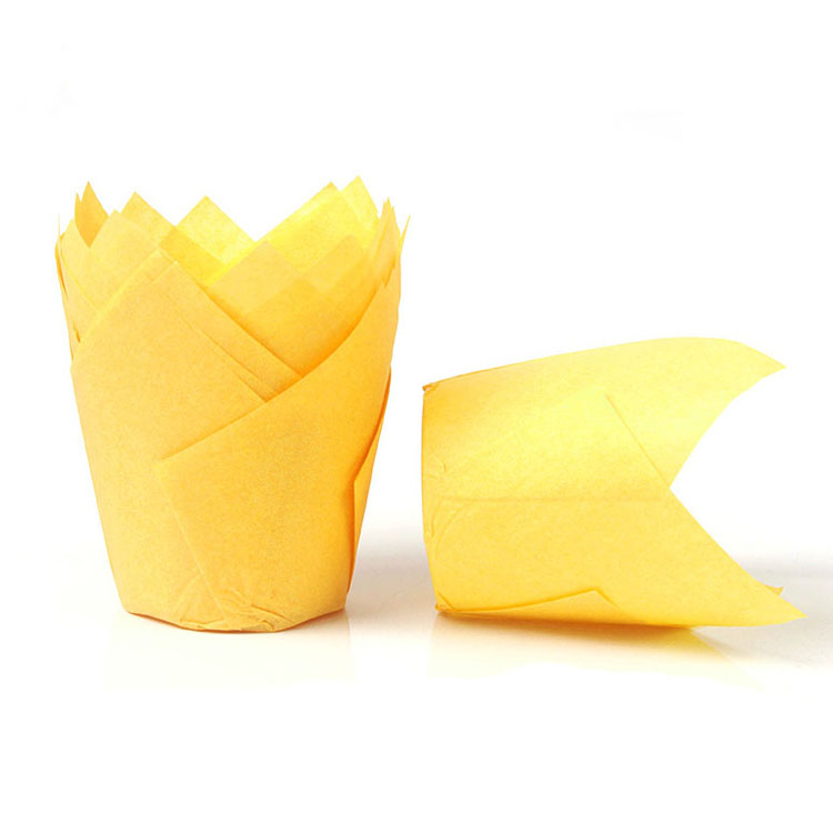 50 stk avisstil cupcake liner bagningskop til bryllupsfest caissettes tulipan muffin cupcake papir kop olietæt kageindpakning: Hvid